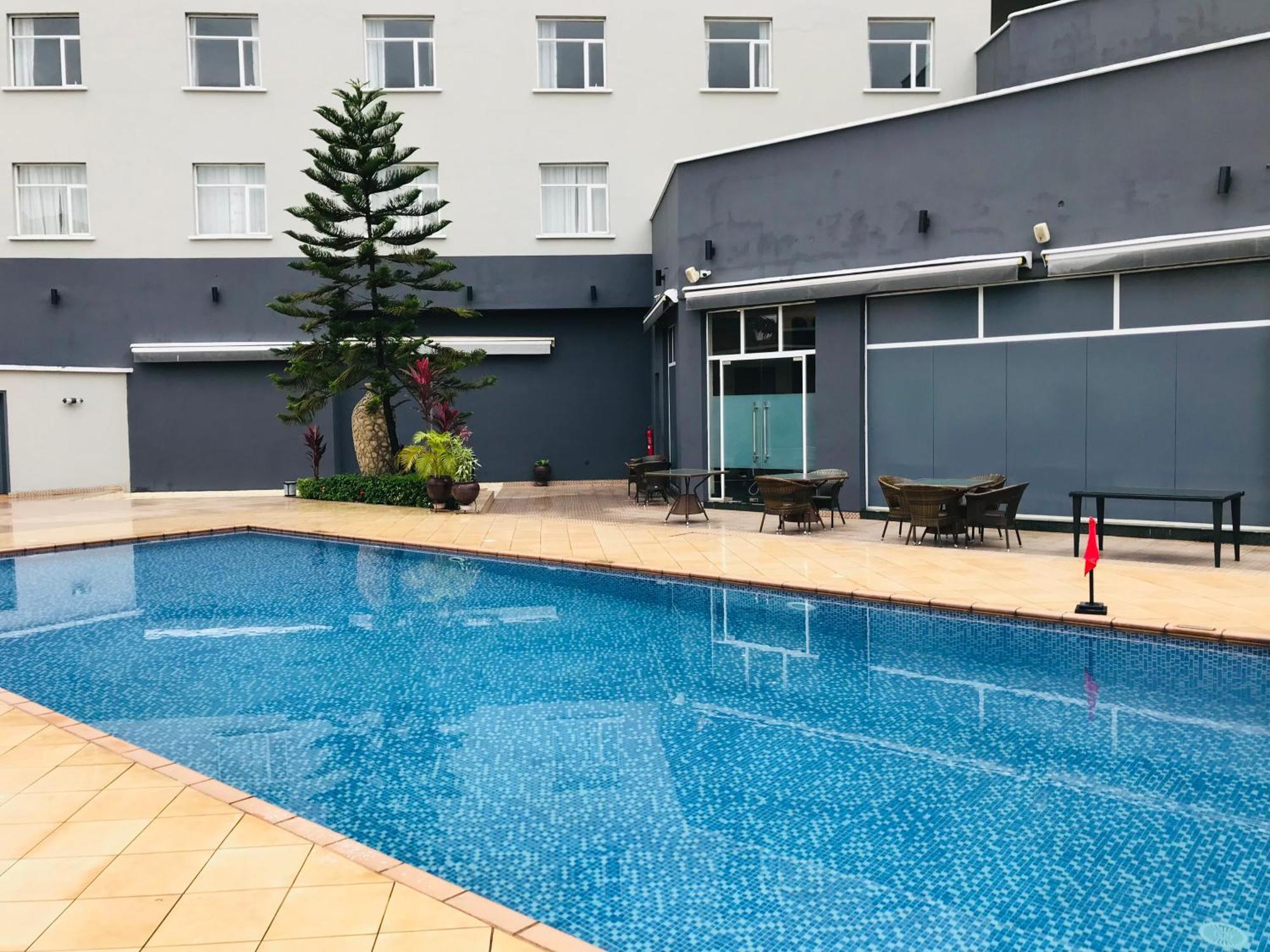 Отель Golden Tulip Ибадан Экстерьер фото