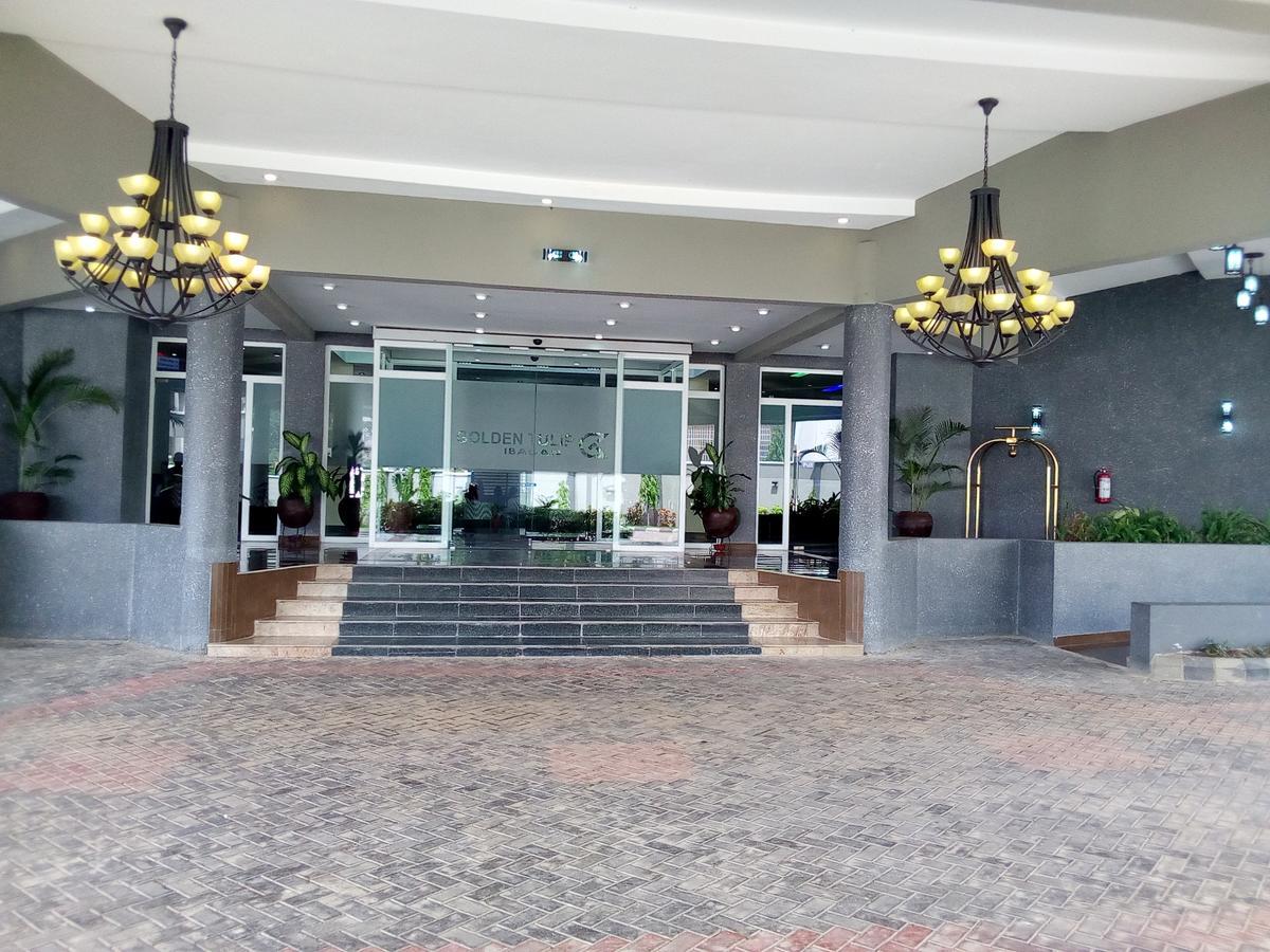 Отель Golden Tulip Ибадан Экстерьер фото